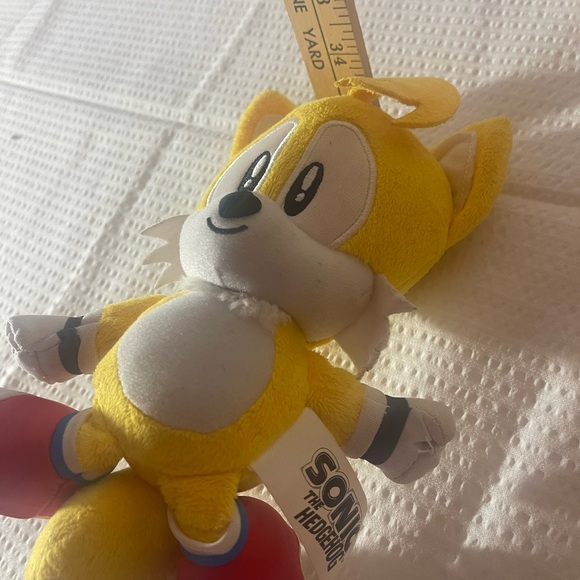 Sonic the Hedgehog Plushy - Picture 3 of 5